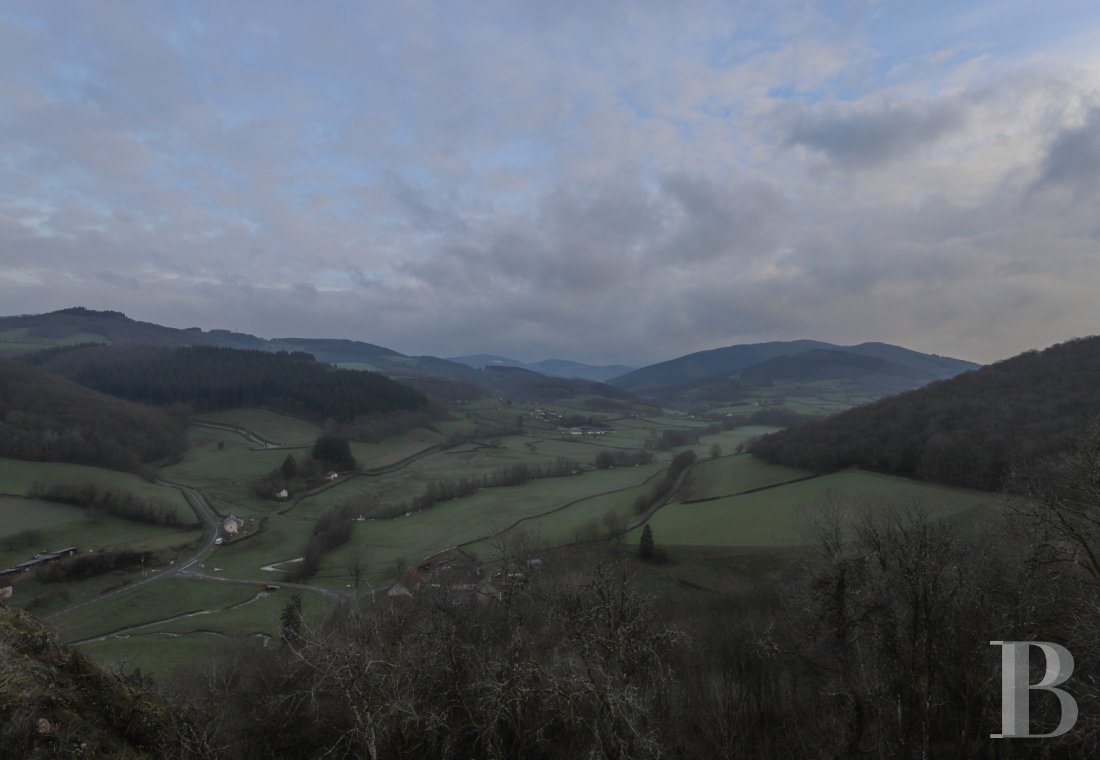 An 18th century chateau overlooking the entire valley in the Morvan, not farm from Bibracte - photo  n°40