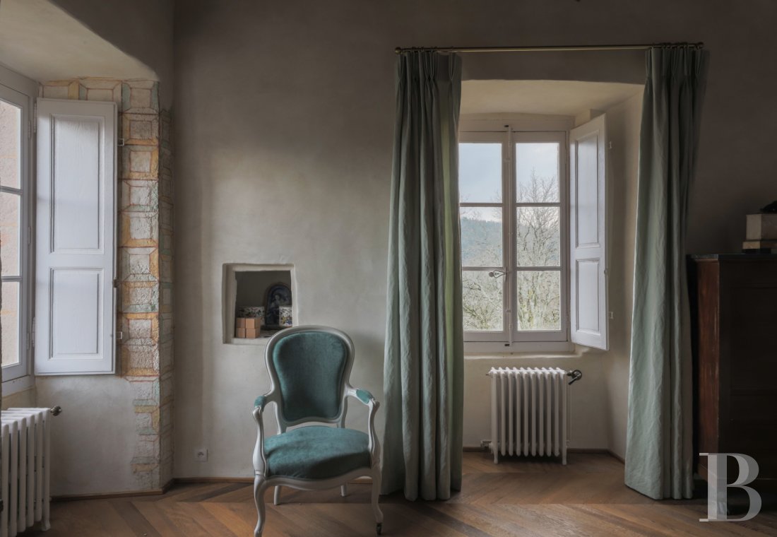 An 18th century chateau overlooking the entire valley in the Morvan, not farm from Bibracte - photo  n°26