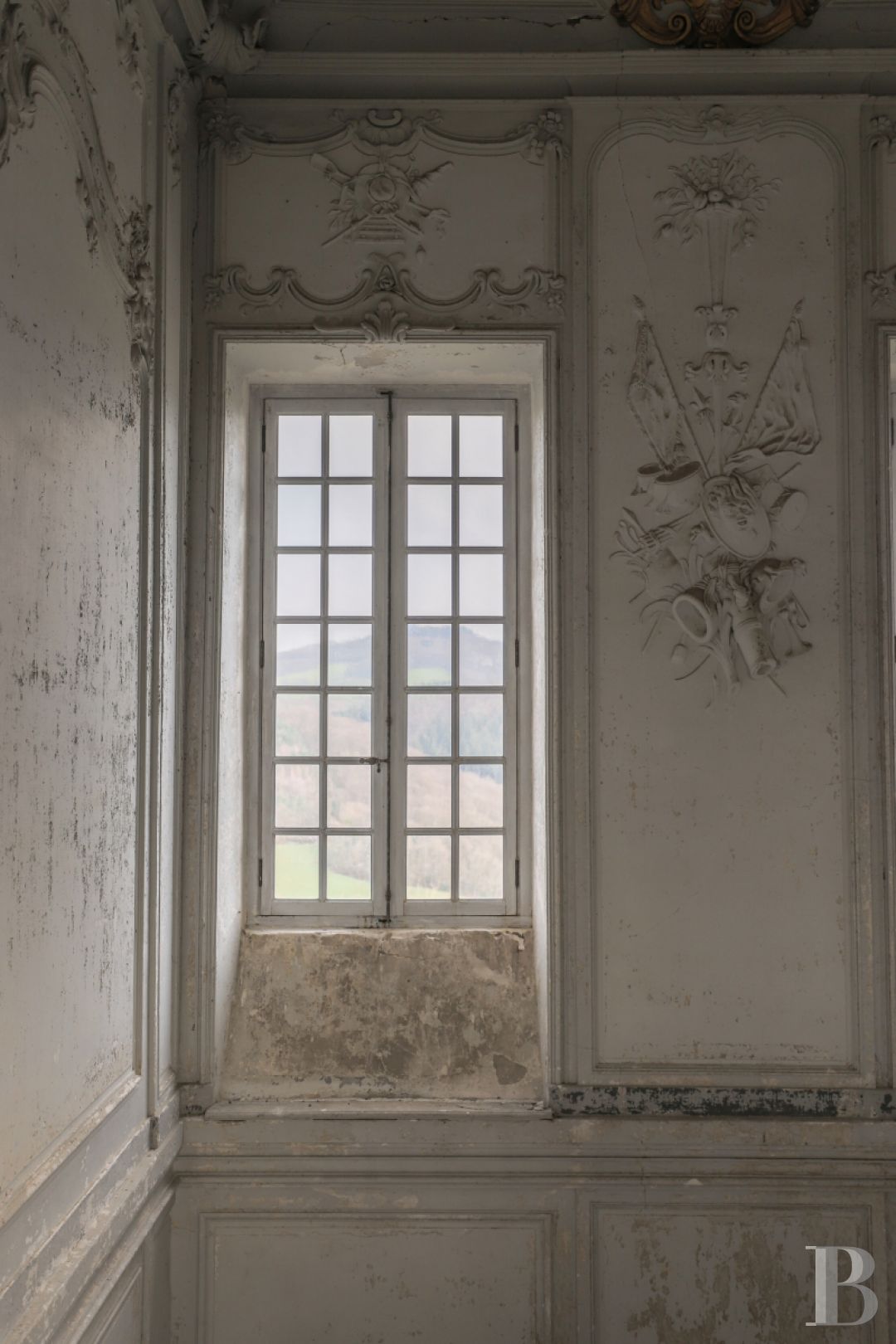 Dans le Morvan, non loin de Bibracte, un château du 18e siècle dominant toute la vallée - photo  n°23