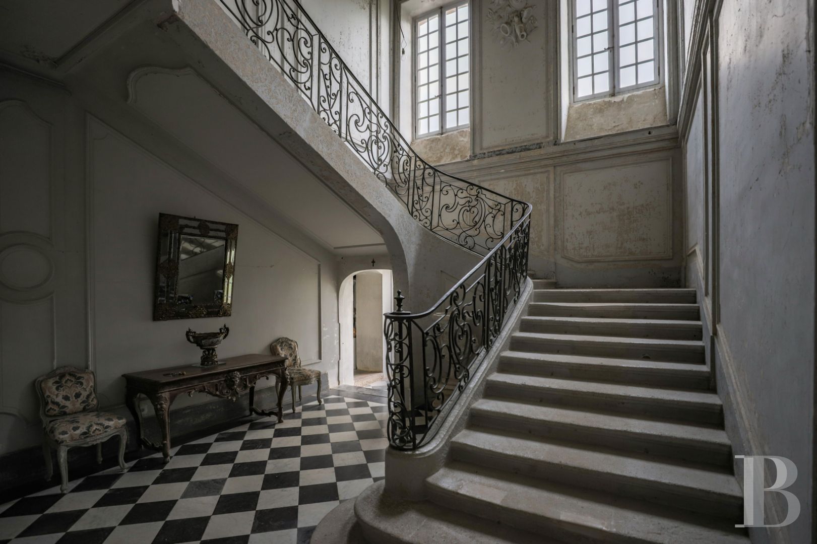 Dans le Morvan, non loin de Bibracte, un château du 18e siècle dominant toute la vallée - photo  n°14