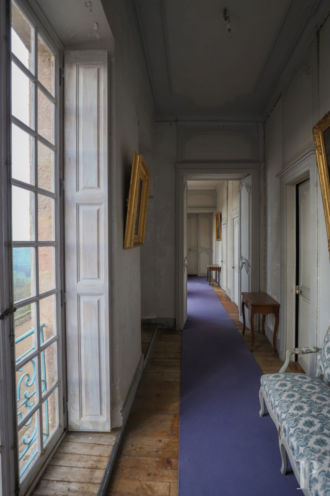 Dans le Morvan, non loin de Bibracte, un château du 18e siècle dominant toute la vallée - photo  n°24