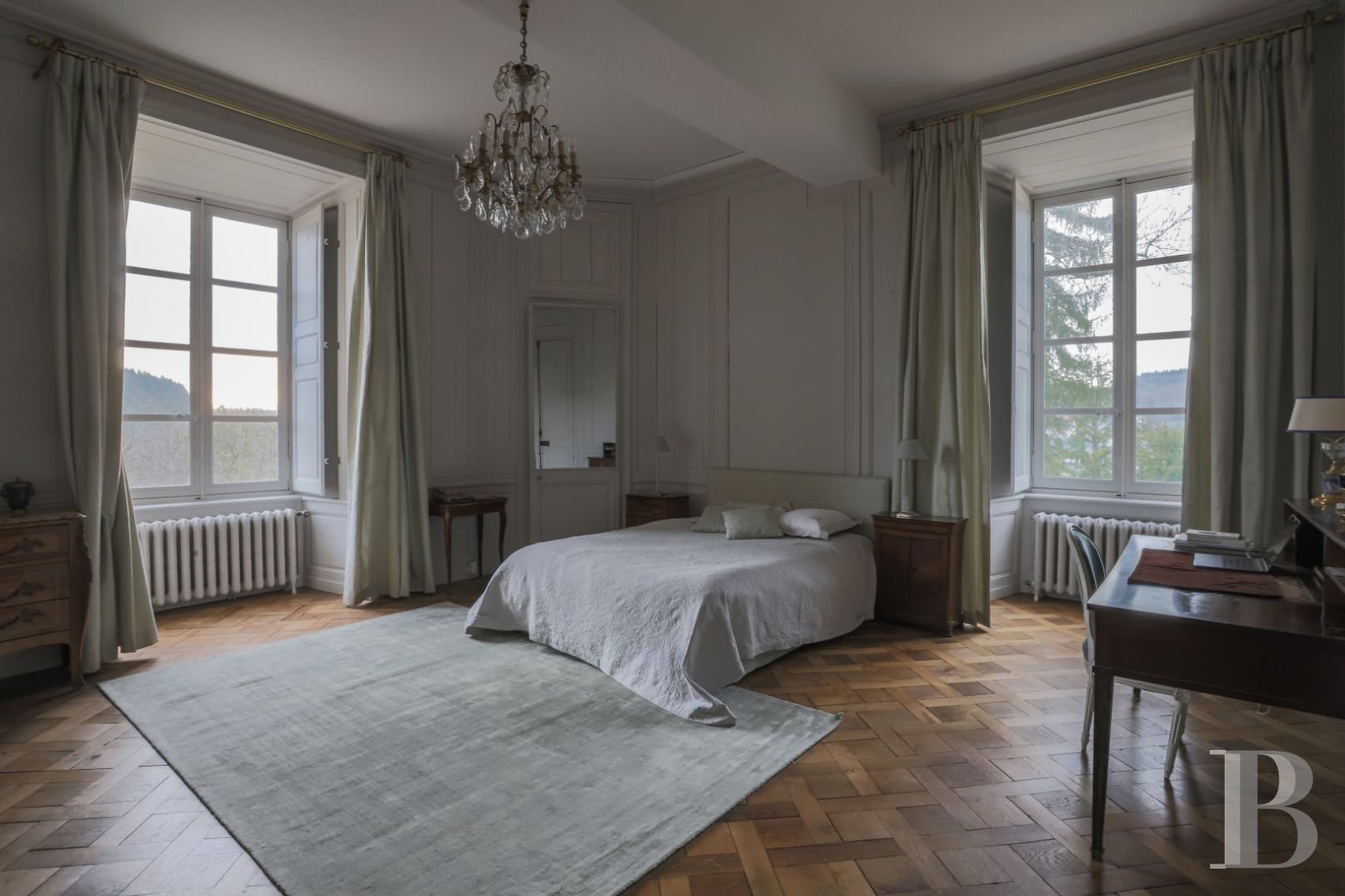 Dans le Morvan, non loin de Bibracte, un château du 18e siècle dominant toute la vallée - photo  n°29