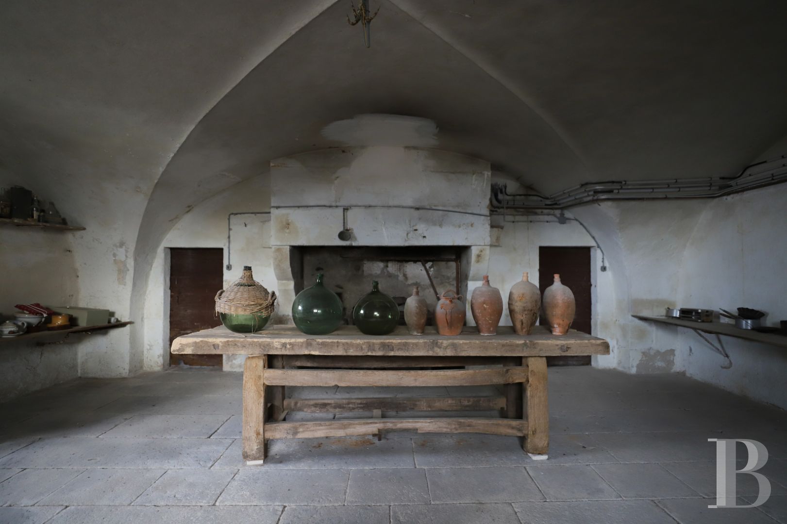 Dans le Morvan, non loin de Bibracte, un château du 18e siècle dominant toute la vallée - photo  n°33