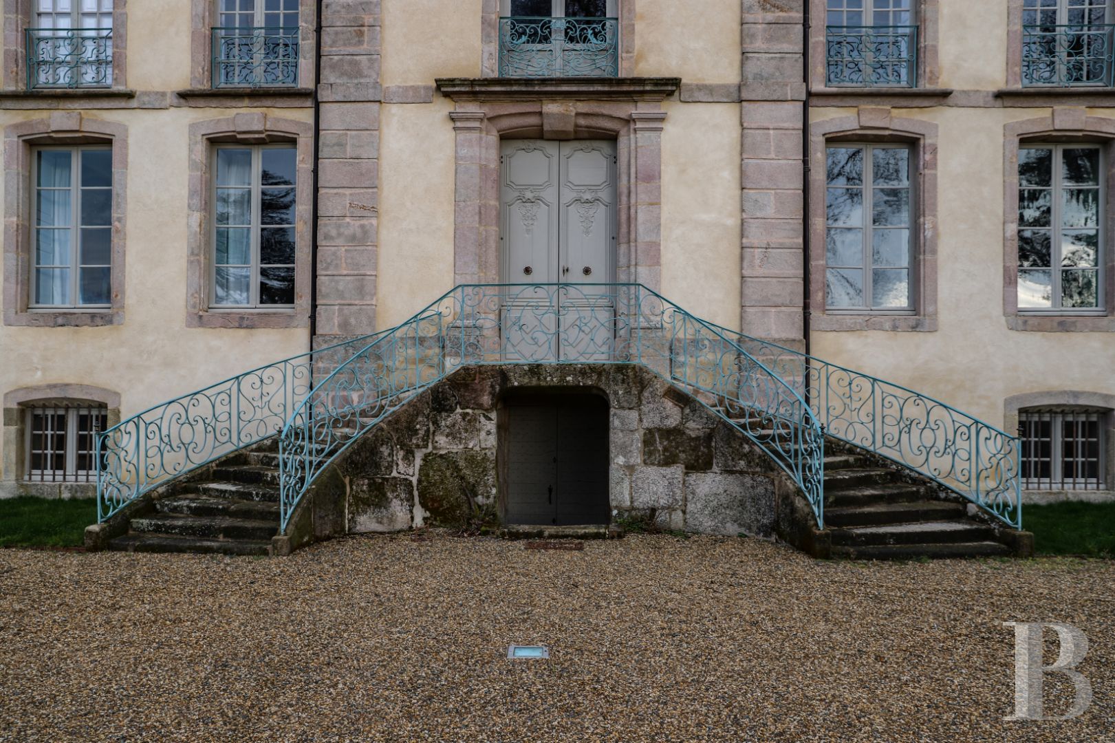 Dans le Morvan, non loin de Bibracte, un château du 18e siècle dominant toute la vallée - photo  n°13