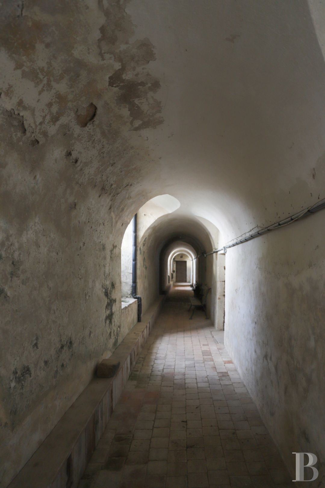 Dans le Morvan, non loin de Bibracte, un château du 18e siècle dominant toute la vallée - photo  n°35