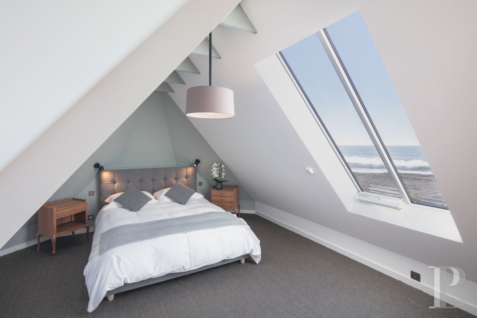 A former semaphore station overlooking the sea in Finistère, at the tip of Lervily - photo  n°16