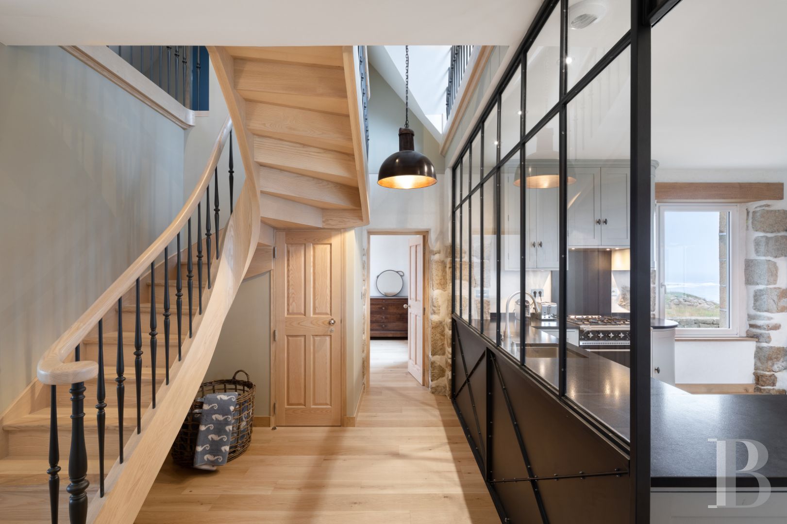 A former semaphore station overlooking the sea in Finistère, at the tip of Lervily - photo  n°12