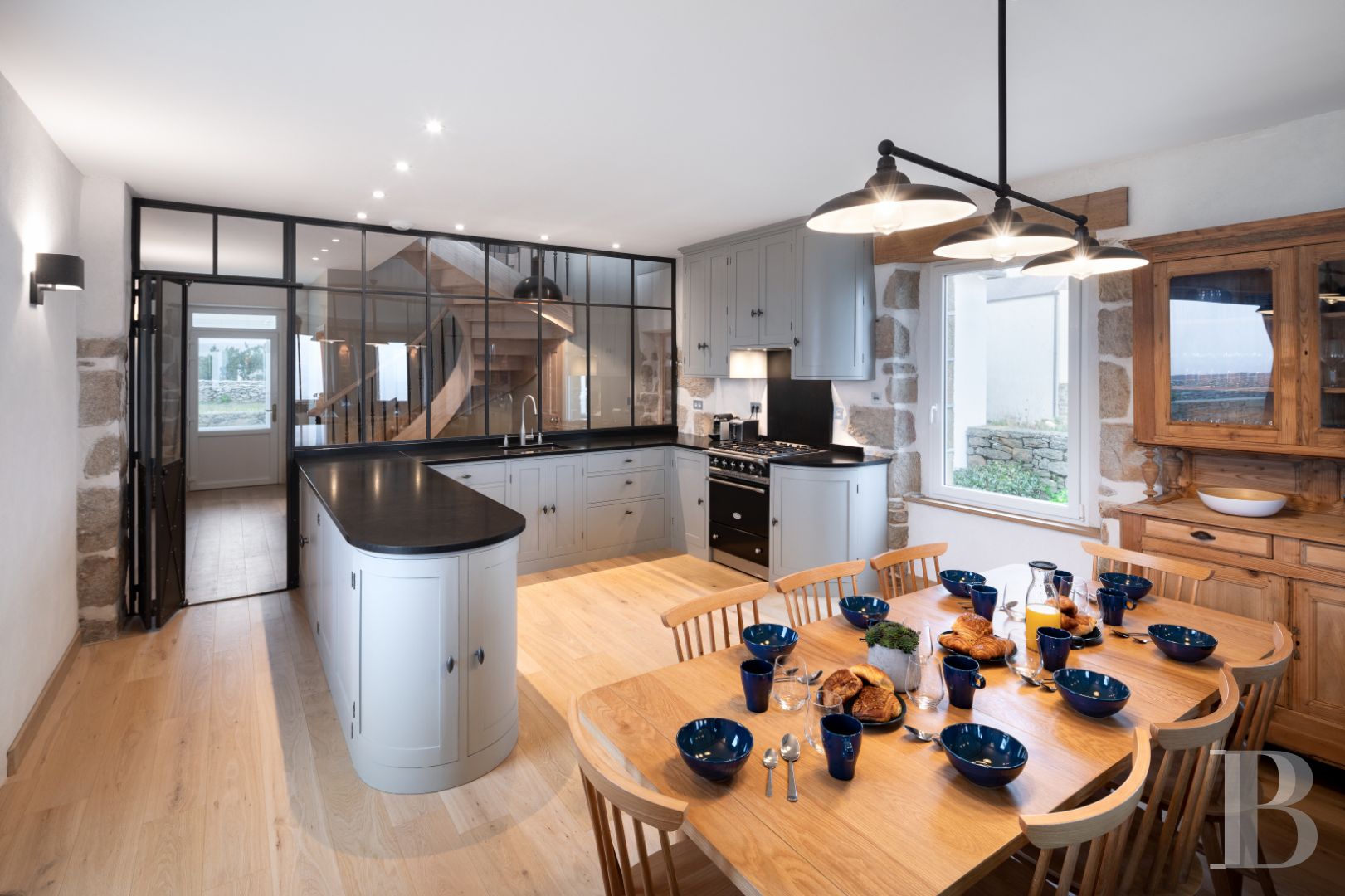 A former semaphore station overlooking the sea in Finistère, at the tip of Lervily - photo  n°8