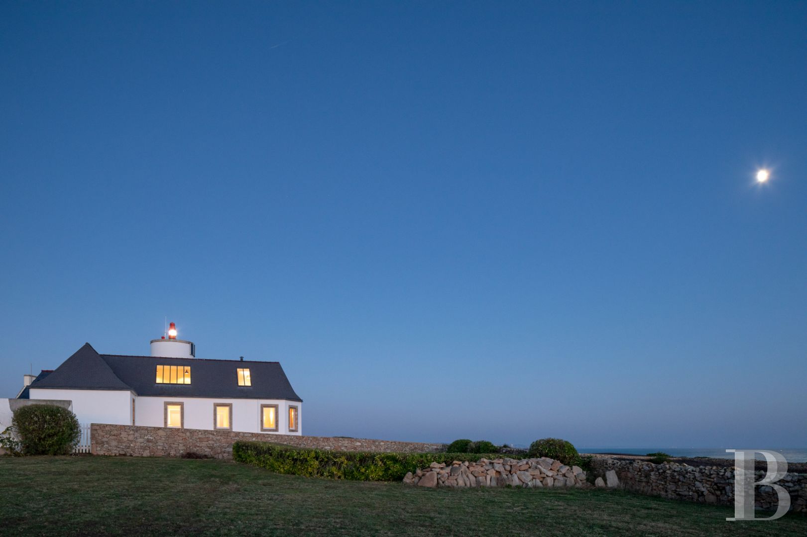A former semaphore station overlooking the sea in Finistère, at the tip of Lervily - photo  n°21