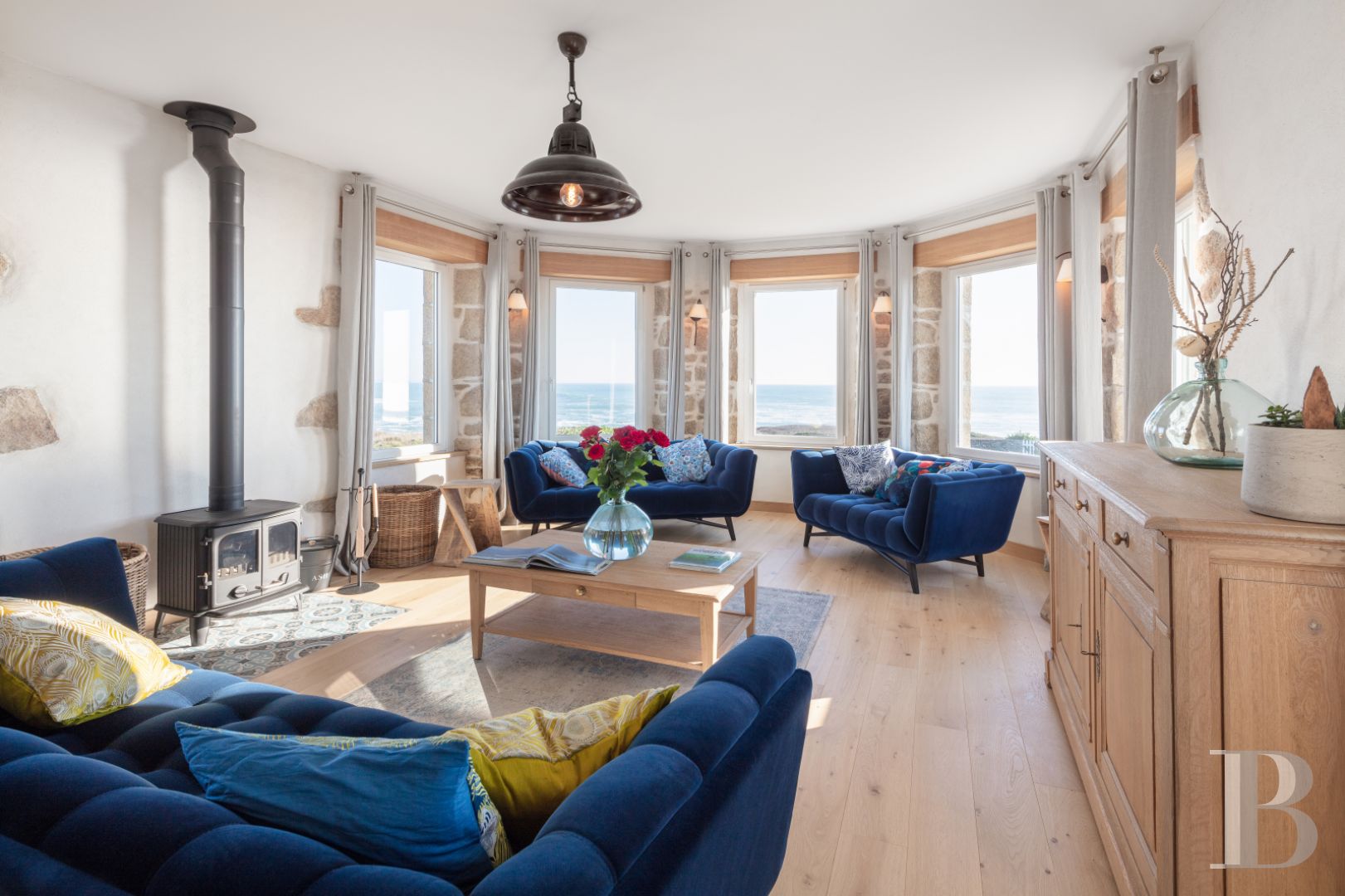 A former semaphore station overlooking the sea in Finistère, at the tip of Lervily - photo  n°9