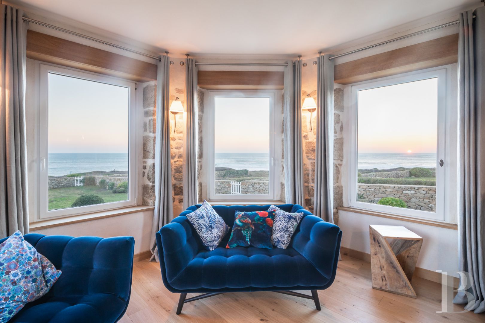 A former semaphore station overlooking the sea in Finistère, at the tip of Lervily - photo  n°10