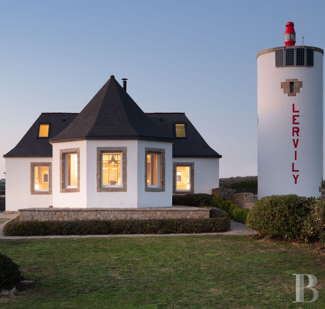 A former semaphore station overlooking the sea in Finistère, at the tip of Lervily - photo  n°22