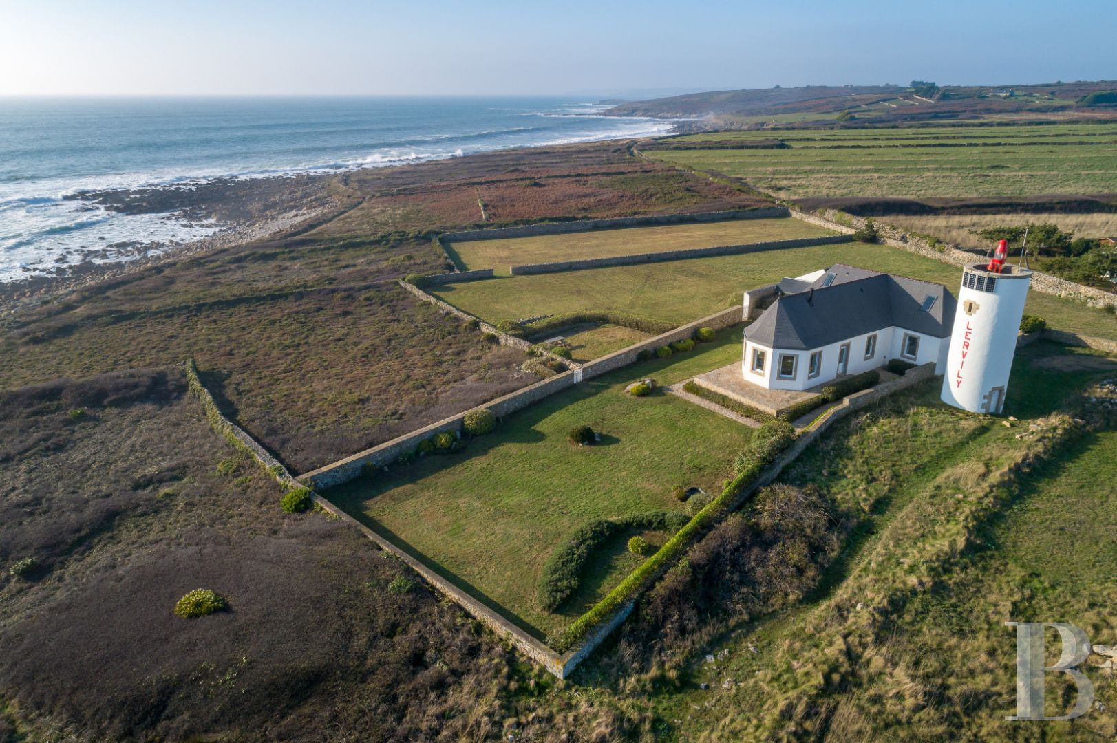 A former semaphore station overlooking the sea in Finistère, at the tip of Lervily - photo  n°5