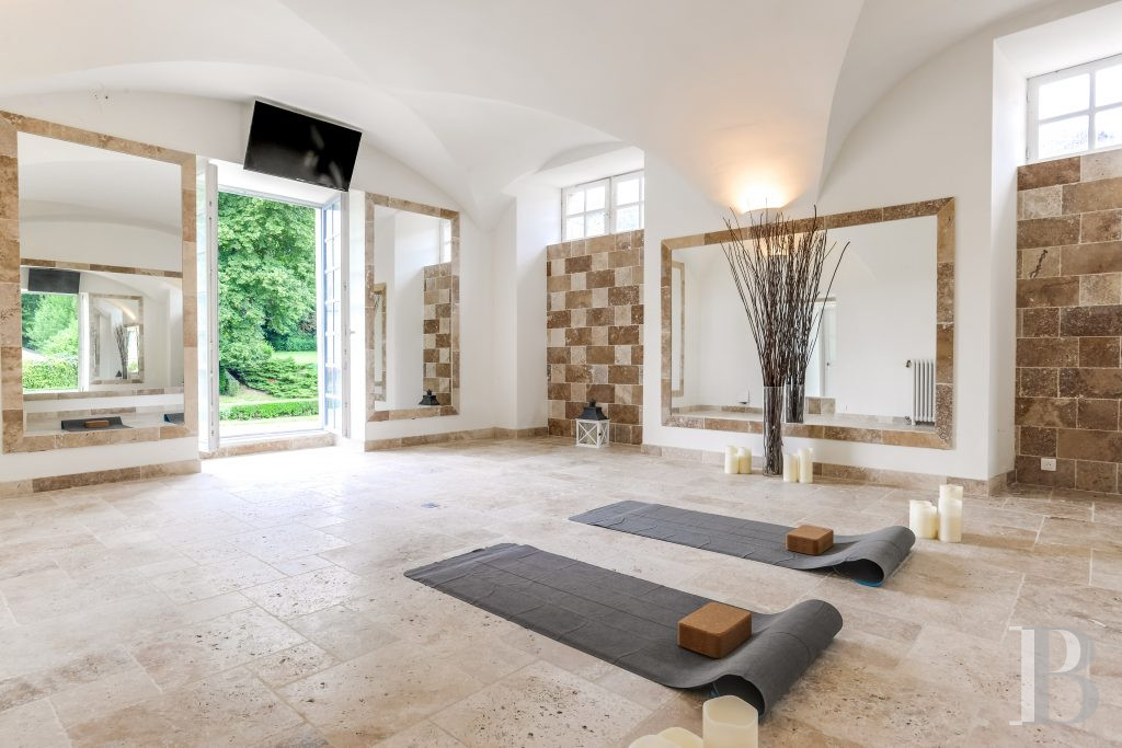 A 17th century chateau dedicated to the splendour of the modern day in Calvados, Normandy - photo  n°27