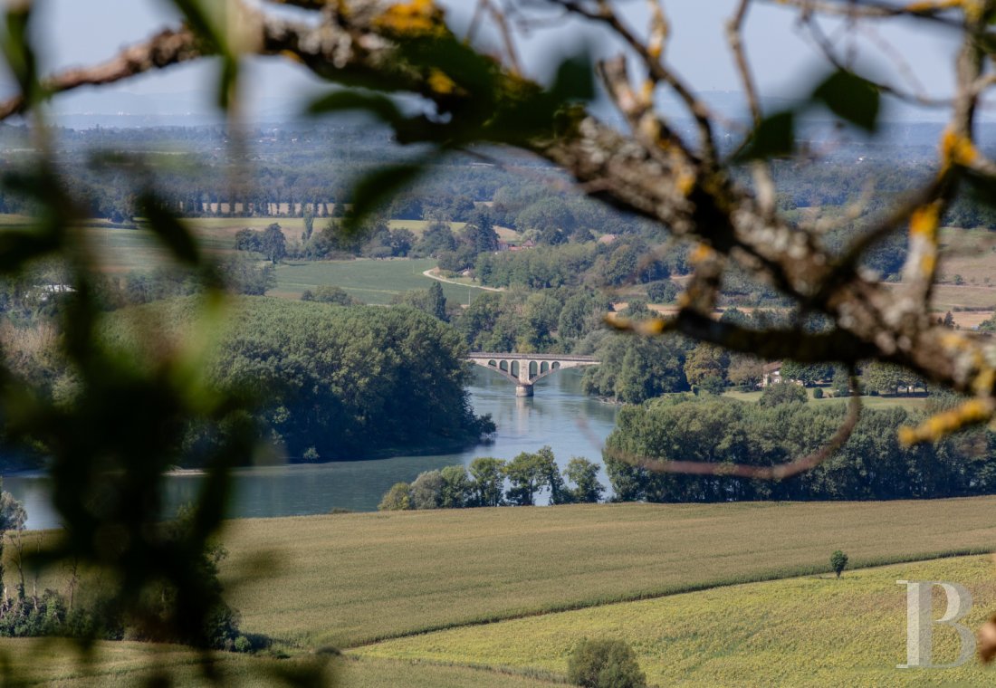 Ruins for sale - rhones-alps - A house with a converted old tower and remnants of an 11th-century chateau, looking down over a valley in France’s beautiful Bugey province between Lyon and Geneva
