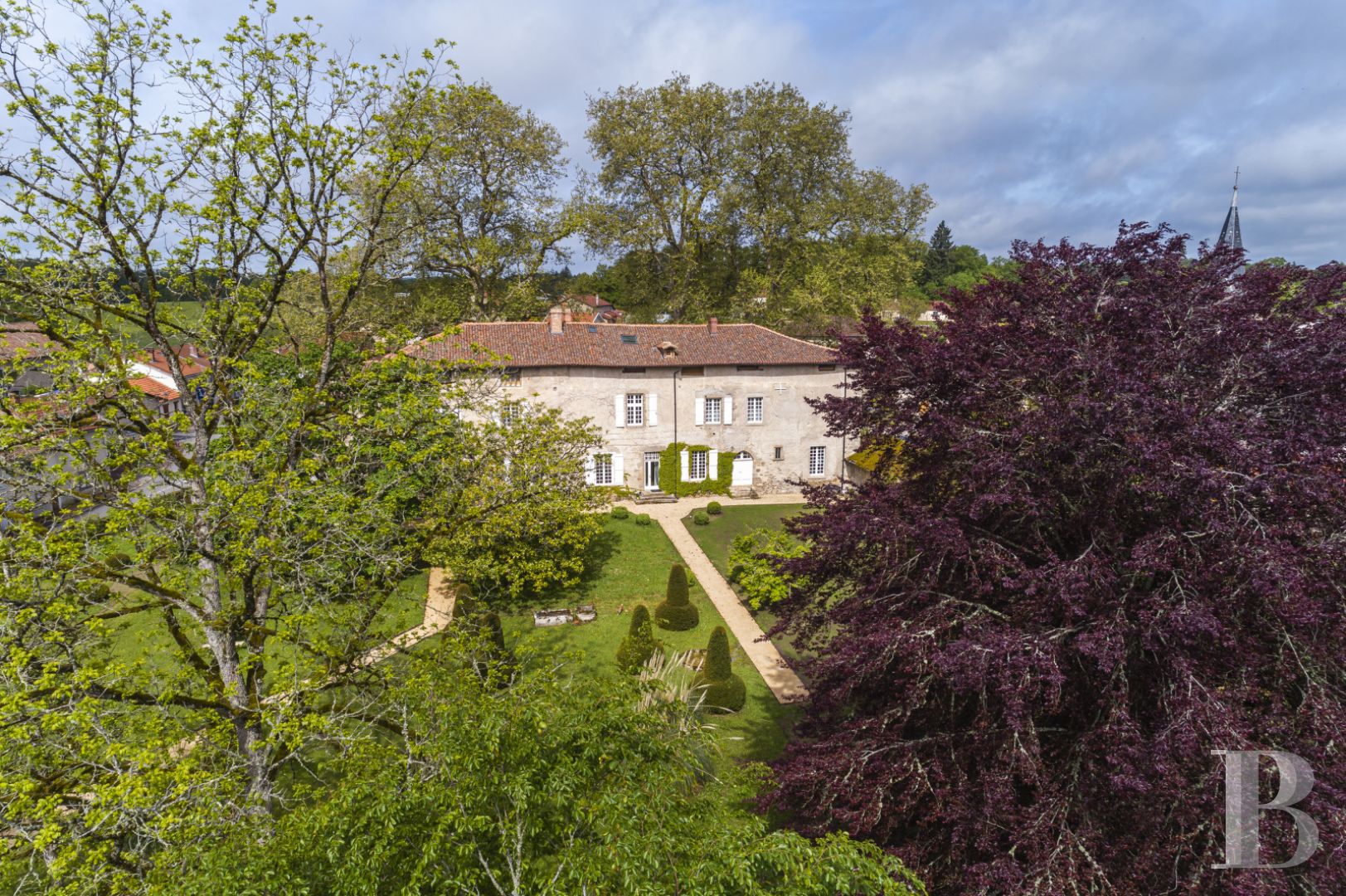A large 18th century house reinvented by a Michelin-starred chef in Haute-Vienne, to the north-west of Limoges - photo  n°1