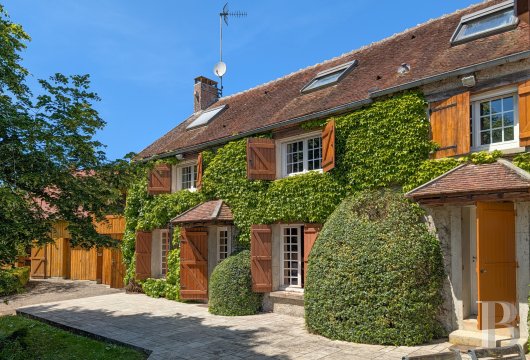 picardy - À 1 h 15 à l'est de Paris, entre Marne et Aisne, une vaste maison de campagne rénovée avec seize chambres, ses dépendances et ses 3 400 m² de jardin