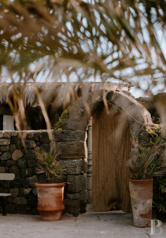 A hamlet of traditional lava stone houses on the island of Pantellaria, between the Sicilian and Tunisian coasts - photo  n°25