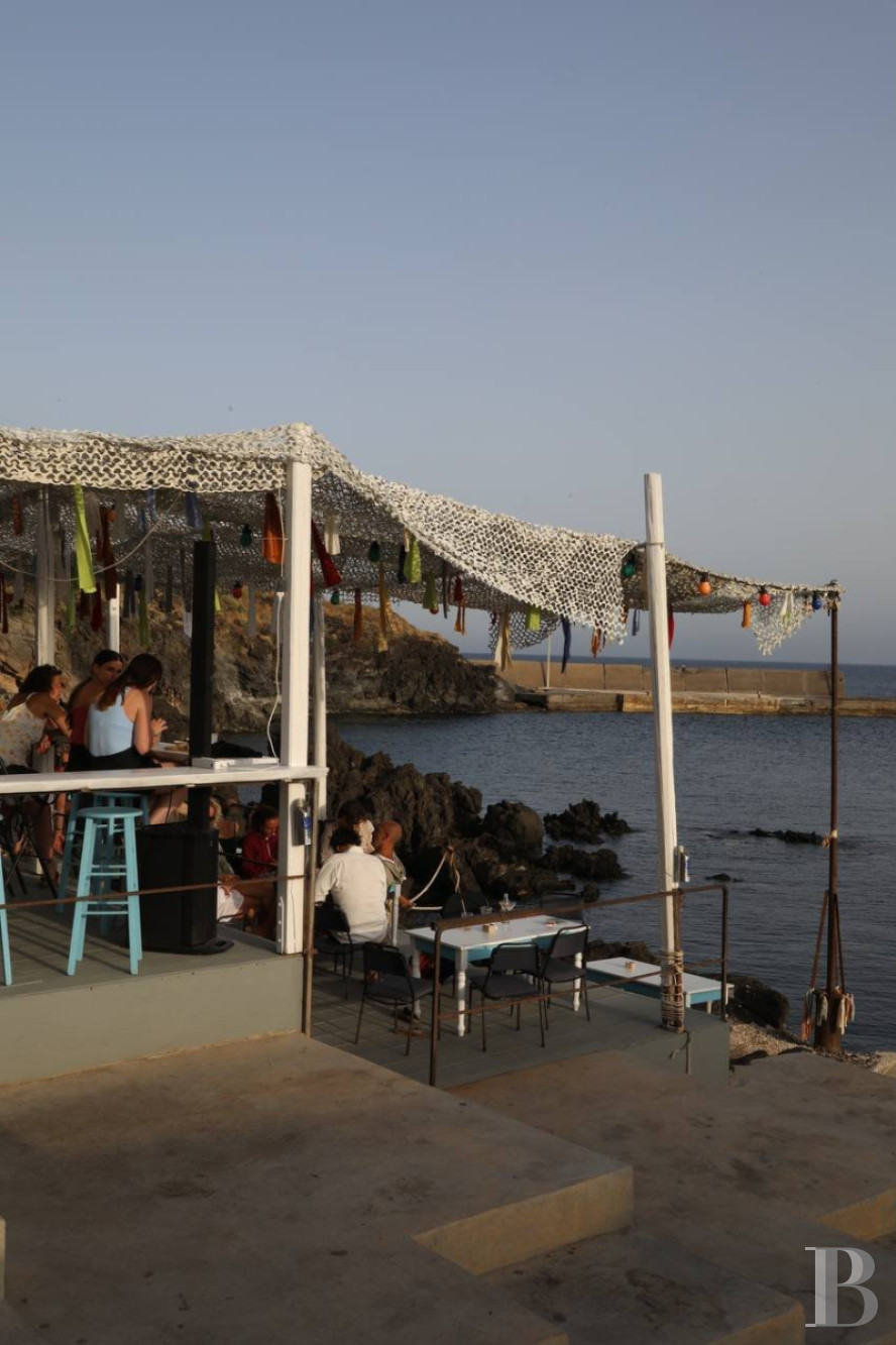Sur l’île de Pantellaria, entre la Sicile et les côtes tunisiennes, un hameau de maisons traditionnelles en pierre de lave - photo  n°57