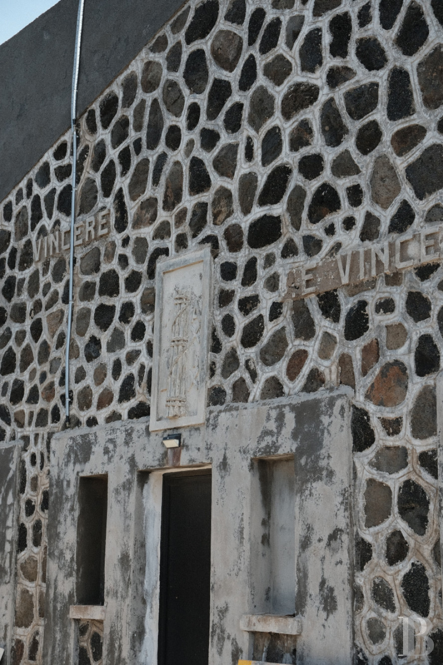 Sur l’île de Pantellaria, entre la Sicile et les côtes tunisiennes, un hameau de maisons traditionnelles en pierre de lave - photo  n°5