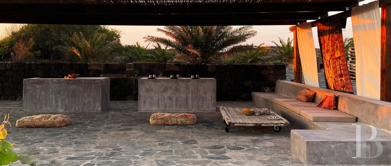 Sur l’île de Pantellaria, entre la Sicile et les côtes tunisiennes, un hameau de maisons traditionnelles en pierre de lave - photo  n°25