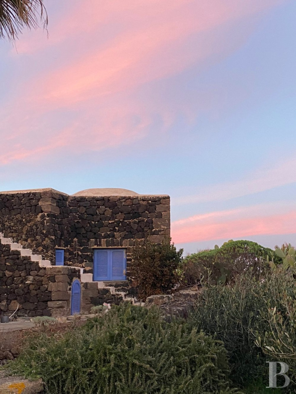 Sur l’île de Pantellaria, entre la Sicile et les côtes tunisiennes, un hameau de maisons traditionnelles en pierre de lave - photo  n°28
