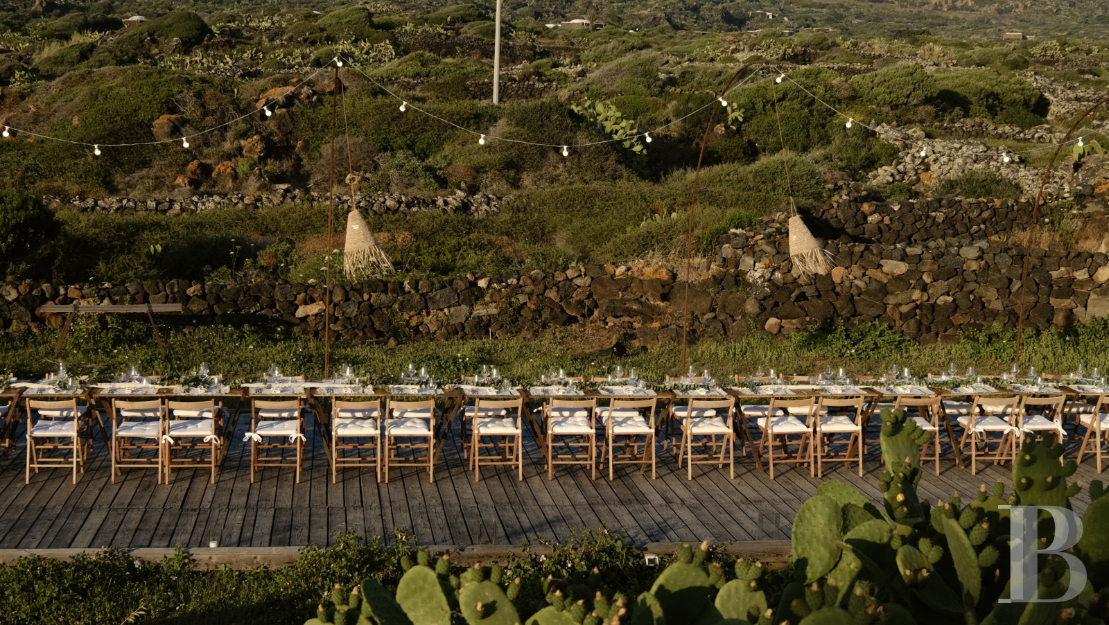 Sur l’île de Pantellaria, entre la Sicile et les côtes tunisiennes, un hameau de maisons traditionnelles en pierre de lave - photo  n°47