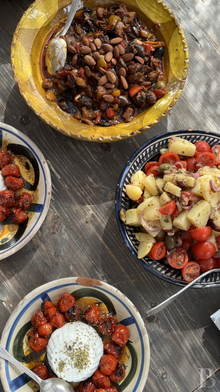Sur l’île de Pantellaria, entre la Sicile et les côtes tunisiennes, un hameau de maisons traditionnelles en pierre de lave - photo  n°48