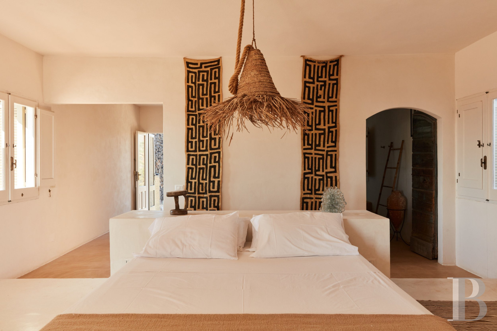 Sur l’île de Pantellaria, entre la Sicile et les côtes tunisiennes, un hameau de maisons traditionnelles en pierre de lave - photo  n°34