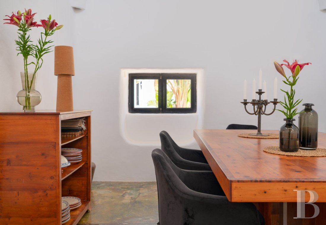An old finca renovated in a contemporary style on the island of Lanzarote, in the Canary Islands - photo  n°8