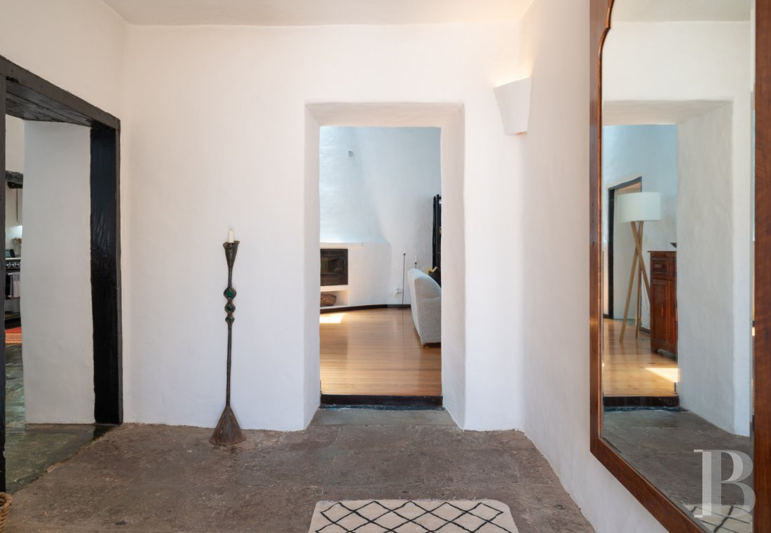 An old finca renovated in a contemporary style on the island of Lanzarote, in the Canary Islands - photo  n°10