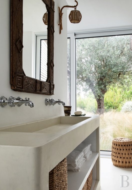 In a village in the north-west of the Alentejo region, a contemporary house designed in a local and traditional spirit - photo  n°16