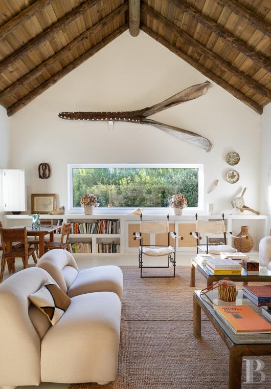 In a village in the north-west of the Alentejo region, a contemporary house designed in a local and traditional spirit - photo  n°6
