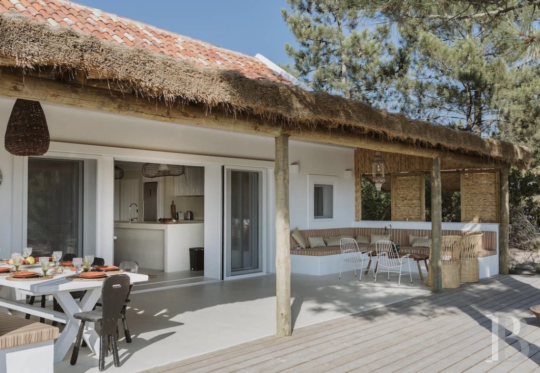 In a village in the north-west of the Alentejo region, a contemporary house designed in a local and traditional spirit - photo  n°5