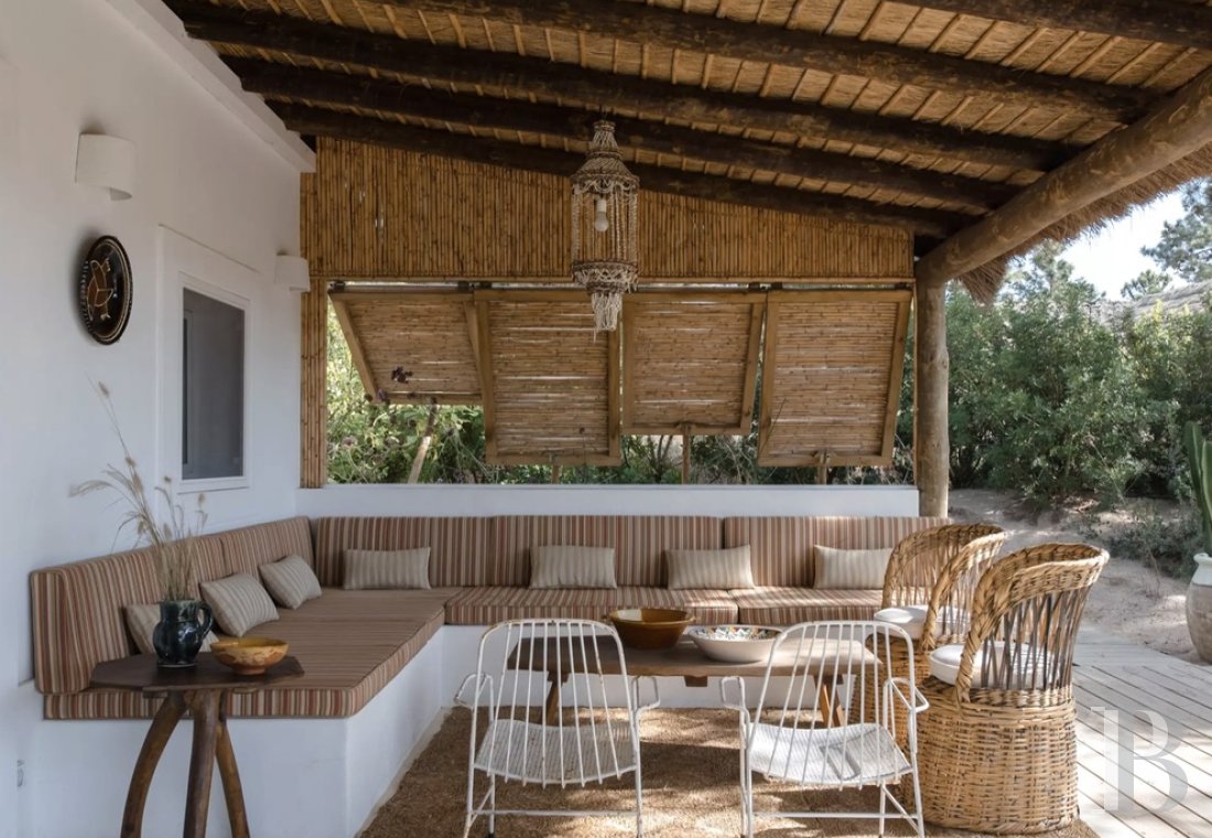 In a village in the north-west of the Alentejo region, a contemporary house designed in a local and traditional spirit - photo  n°8