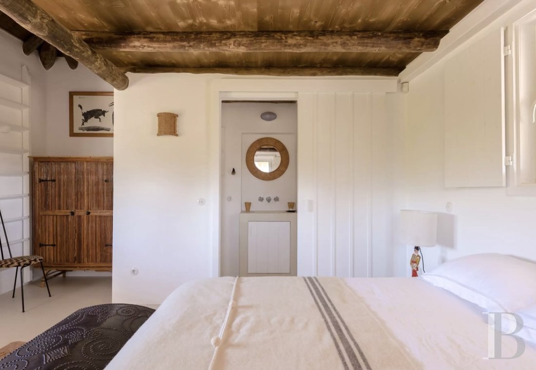 In a village in the north-west of the Alentejo region, a contemporary house designed in a local and traditional spirit - photo  n°18