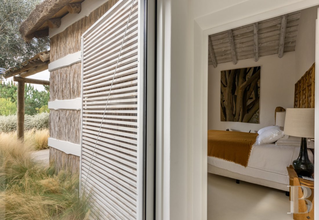 In a village in the north-west of the Alentejo region, a contemporary house designed in a local and traditional spirit - photo  n°13