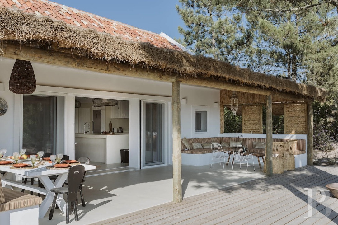 In a village in the north-west of the Alentejo region, a contemporary house designed in a local and traditional spirit - photo  n°5