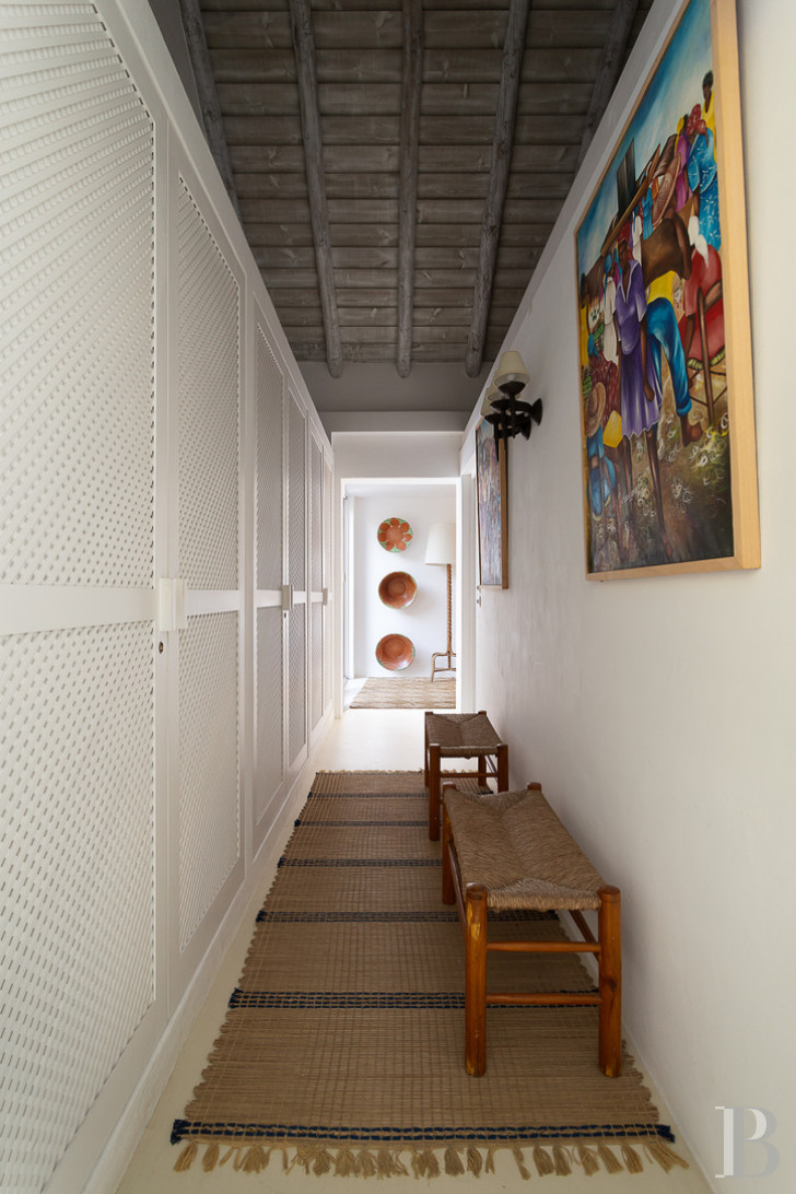 In a village in the north-west of the Alentejo region, a contemporary house designed in a local and traditional spirit - photo  n°11