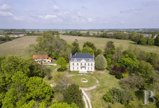 poitou-charentes - In Saintonge, a late 19th century chateau with outbuildings  and park covering 30 ha, crossed by a tree-lined river