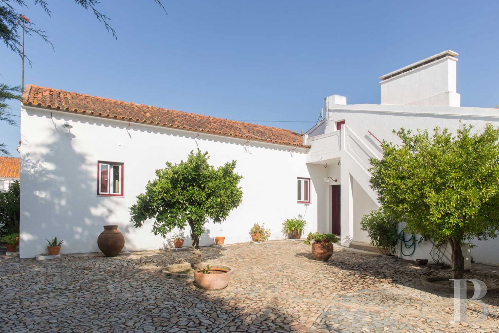 À l’est de Lisbonne, au cœur de l’Alentejo, un ensemble de maisons de village traditionnelles - photo  n°1