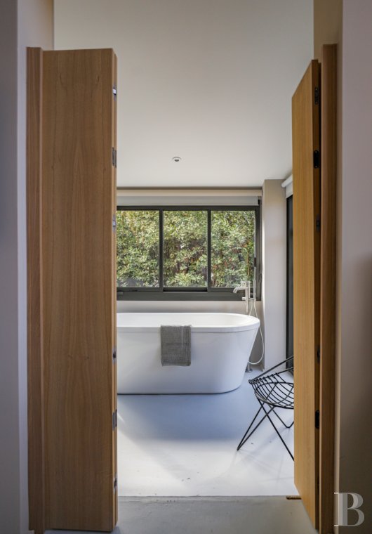 A former artist's studio with a Mediterranean garden in the Bay of Canoubiers, Saint-Tropez - photo  n°25