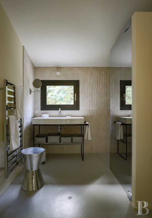 A former artist's studio with a Mediterranean garden in the Bay of Canoubiers, Saint-Tropez - photo  n°21