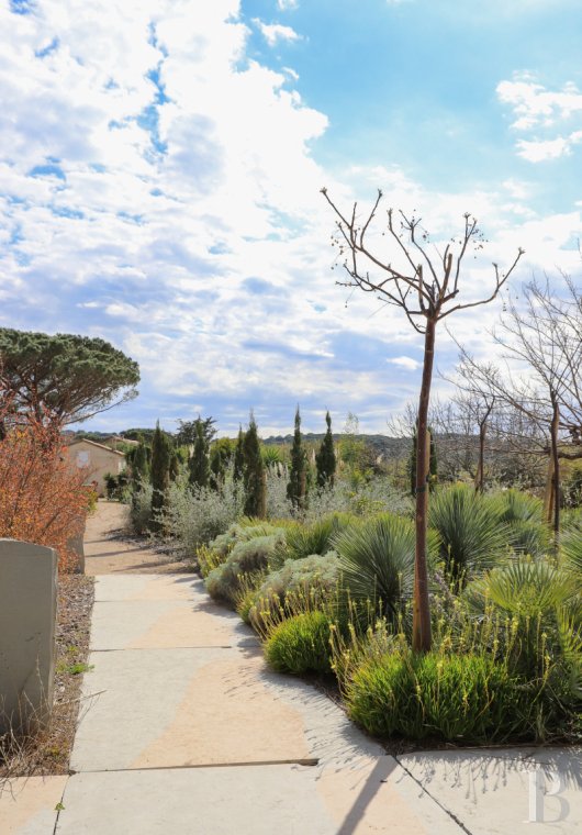 A former artist's studio with a Mediterranean garden in the Bay of Canoubiers, Saint-Tropez - photo  n°2
