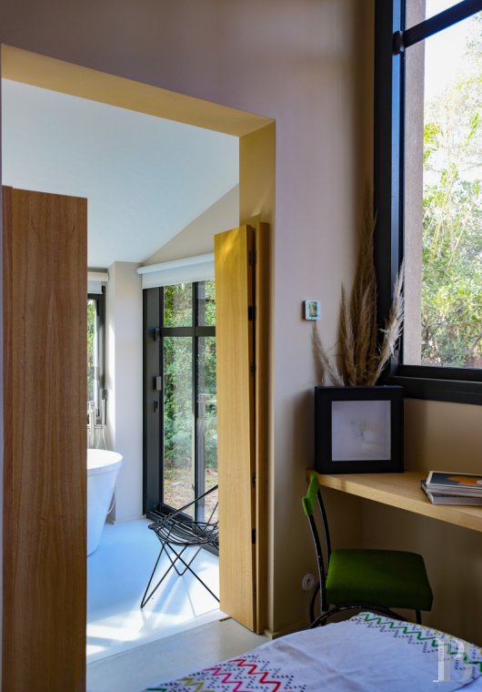 A former artist's studio with a Mediterranean garden in the Bay of Canoubiers, Saint-Tropez - photo  n°26