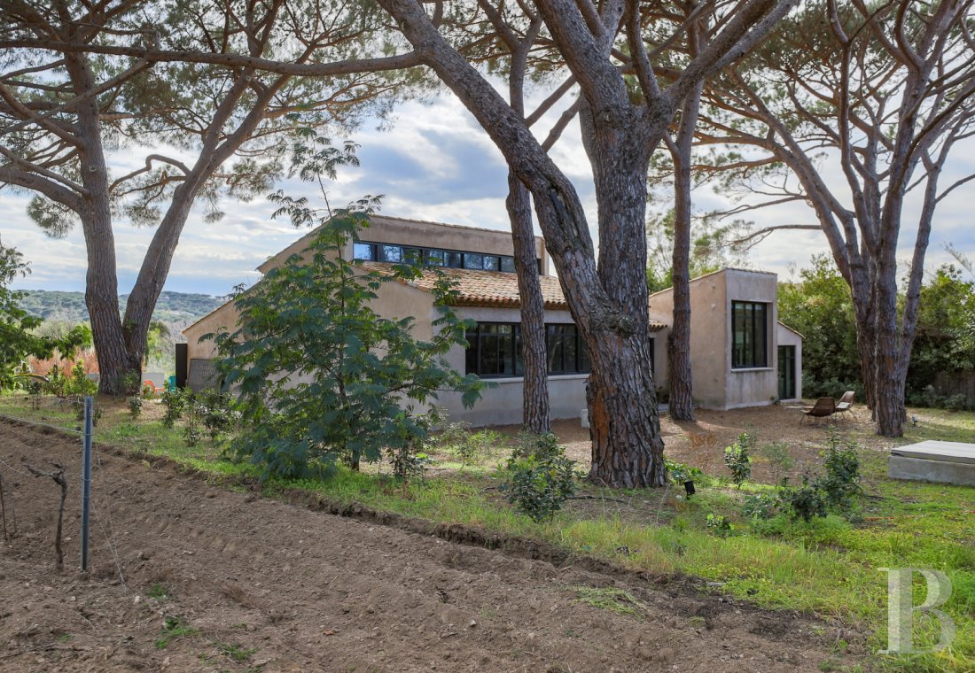 A former artist's studio with a Mediterranean garden in the Bay of Canoubiers, Saint-Tropez - photo  n°33