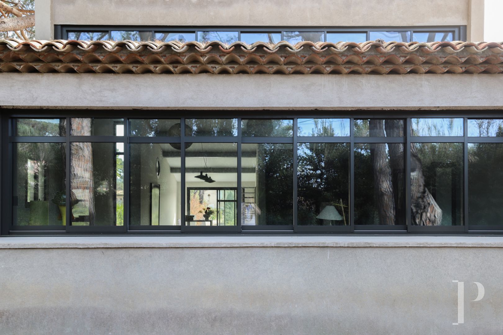 À Saint-Tropez, dans la baie des Canoubiers, un ancien atelier d’artiste et son jardin méditerranéen - photo  n°32