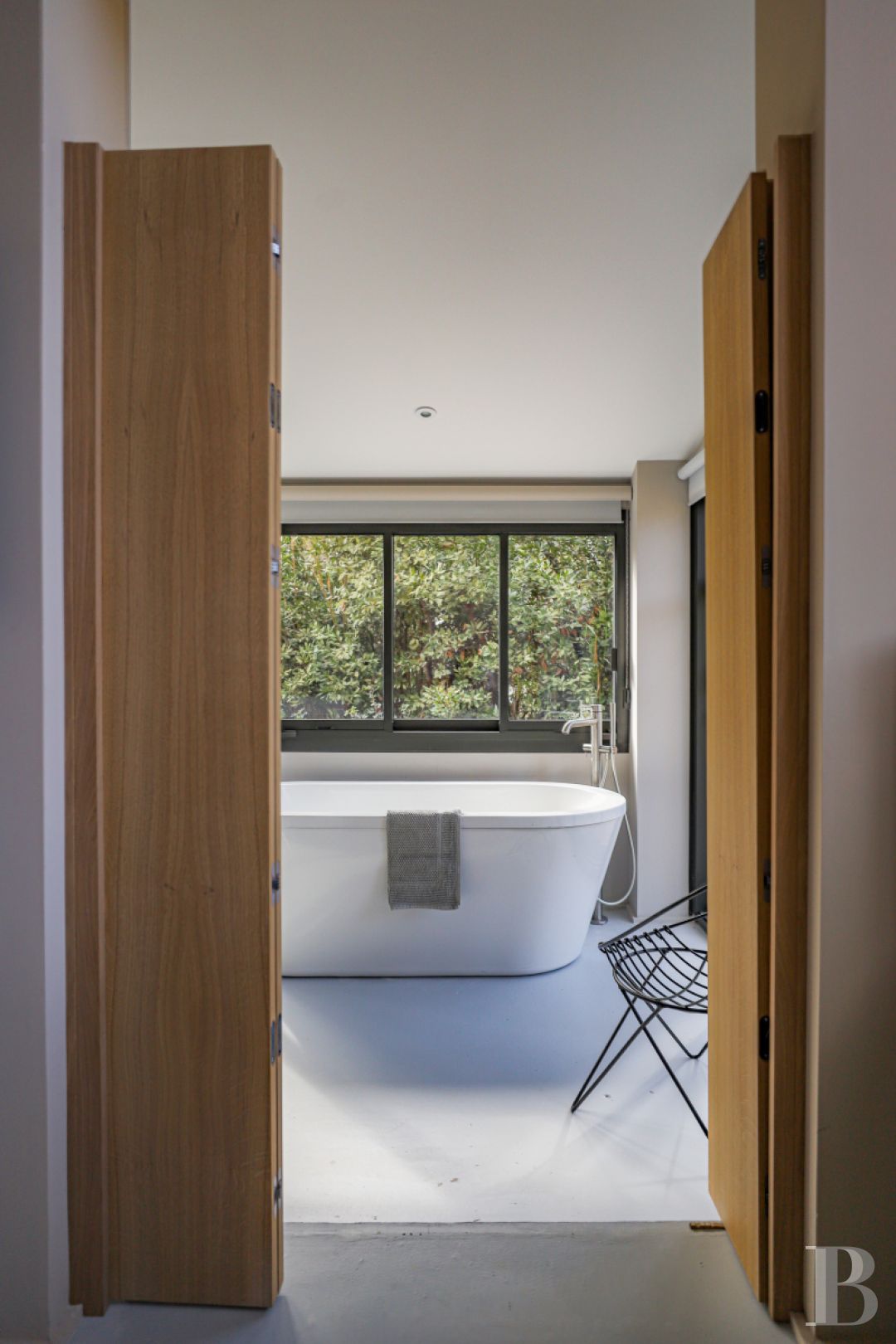 À Saint-Tropez, dans la baie des Canoubiers, un ancien atelier d’artiste et son jardin méditerranéen - photo  n°25