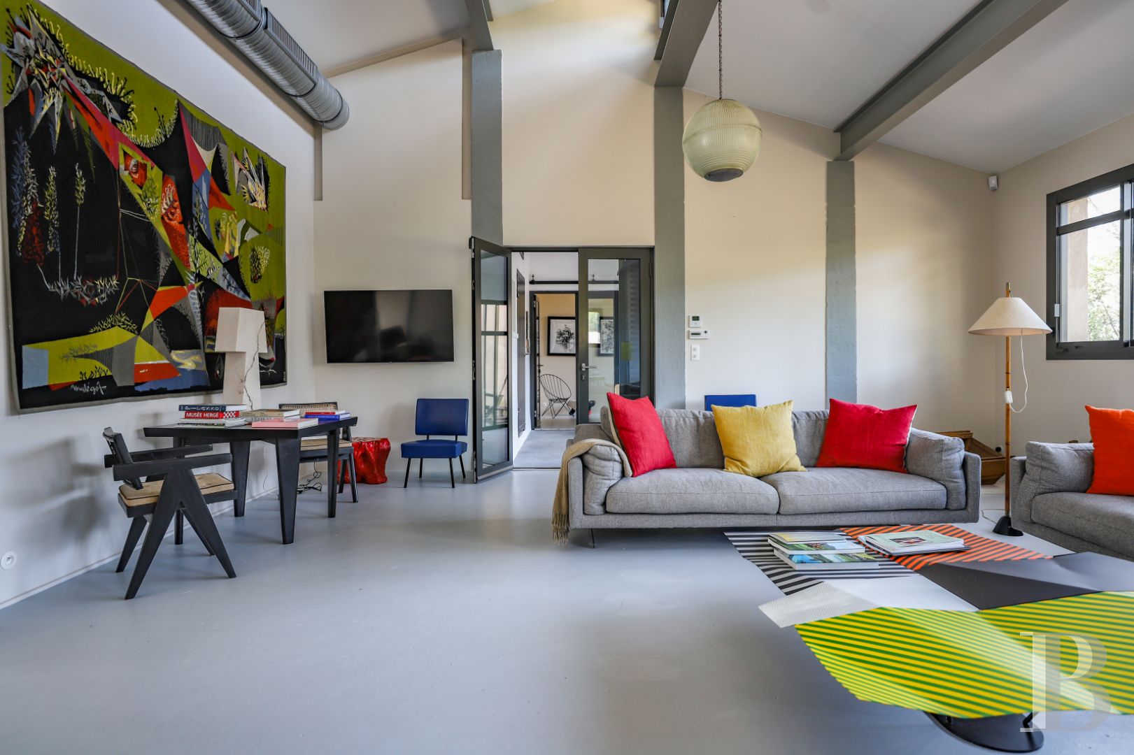 À Saint-Tropez, dans la baie des Canoubiers, un ancien atelier d’artiste et son jardin méditerranéen - photo  n°15