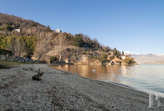 A villa in the shadow of Castello Rezzonico on the western shore of Lake Como in Italy - photo  n°27